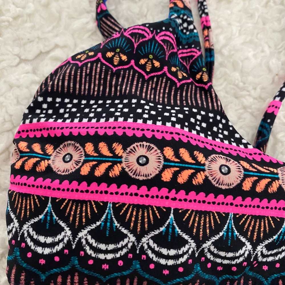 Cute Patterned Bikini Set - Picture 2 of 5